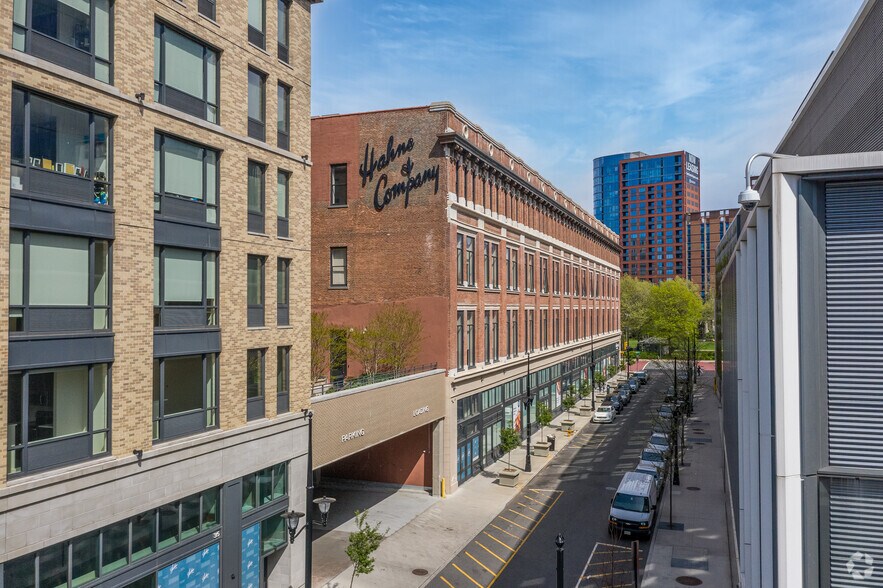 609-625 Broad St, Newark, NJ à louer - Photo du bâtiment - Image 3 de 5