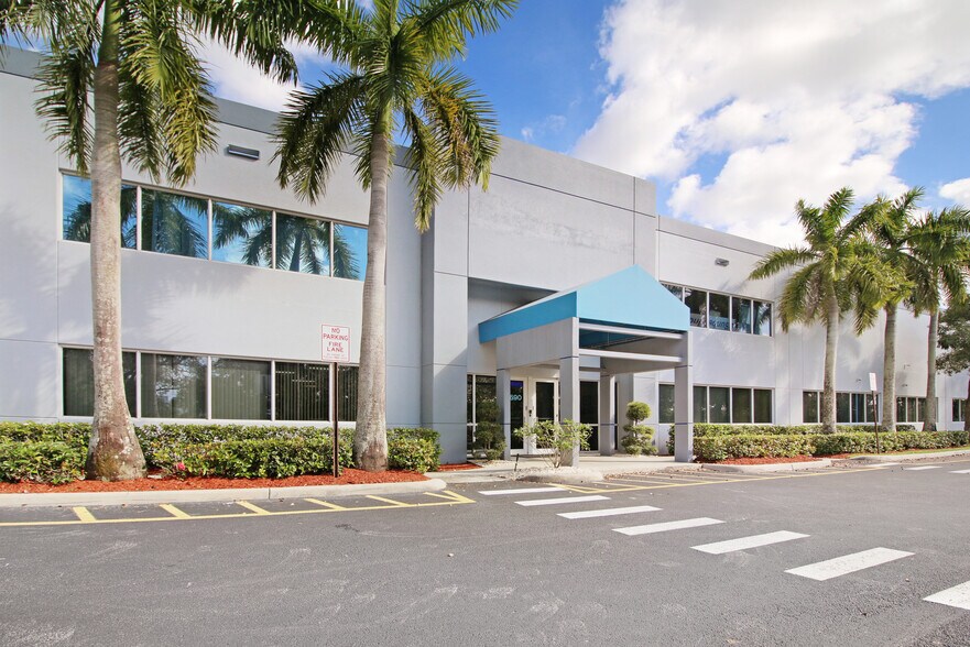 6690 N Hiatus Rd, Tamarac, FL à vendre - Photo principale - Image 1 de 10