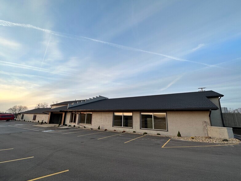 443-445 Turkeyfoot Lake Rd, Akron, OH for lease - Building Photo - Image 1 of 2