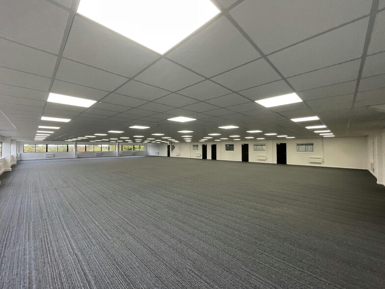 1 Warpsgrove Ln, Chalgrove à louer - Photo du bâtiment - Image 2 de 14