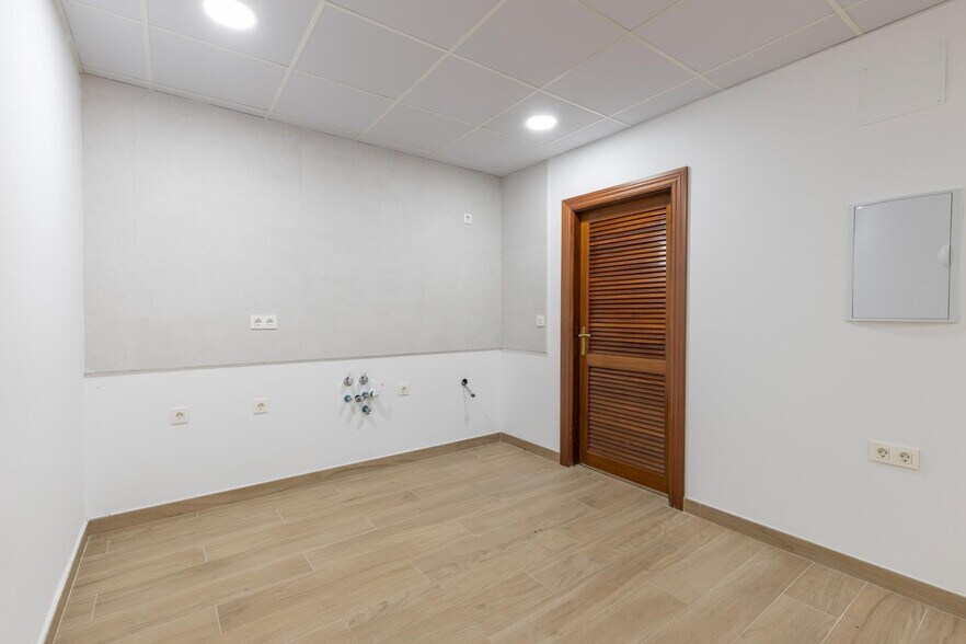 Calle Almona de San Juan de Dios, 15, Granada, Granada for sale - Building Photo - Image 3 of 21