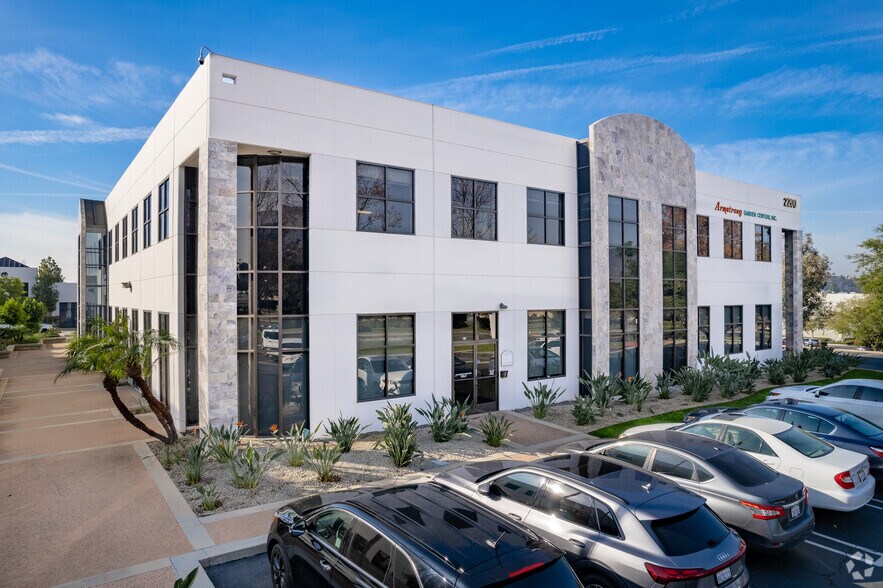 2200 E Route 66, Glendora, CA à louer - Photo du bâtiment - Image 2 de 5