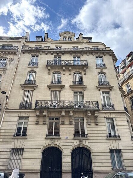 Office in Paris for lease - Building Photo - Image 2 of 22