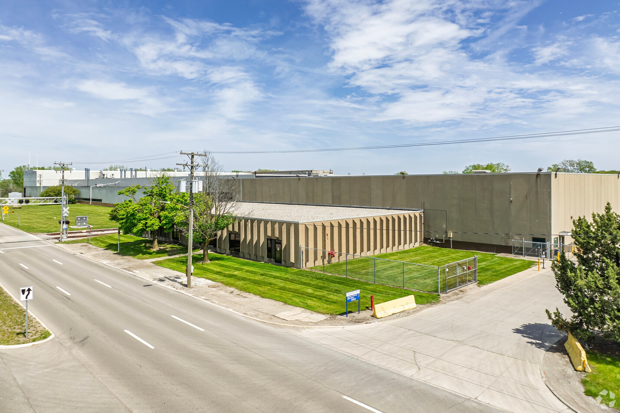 17423 W Jefferson Ave, Riverview, MI for lease Building Photo- Image 1 of 7
