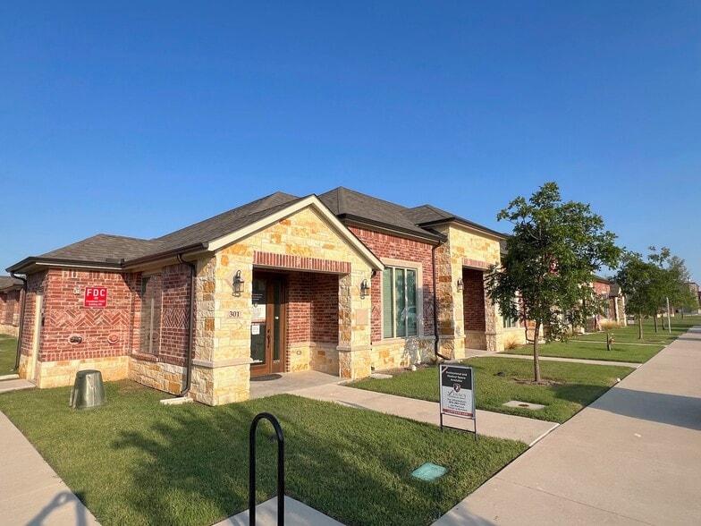400 Stonebrook Pky, Frisco, TX à louer - Photo du bâtiment - Image 2 de 4