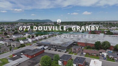 677 Rue Douville, Granby, QC à louer - Vidéo sur l’inscription commerciale 