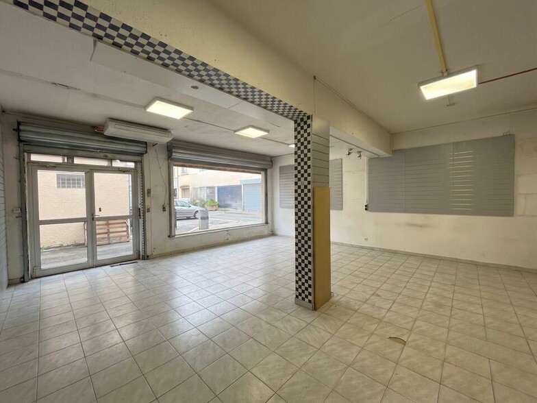 Retail in Antibes for sale - Interior Photo - Image 1 of 4