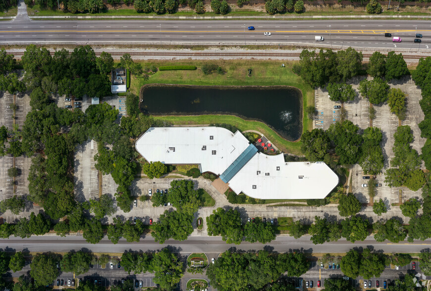 3350 Buschwood Park Dr, Tampa, FL à louer - Aérien - Image 2 de 17