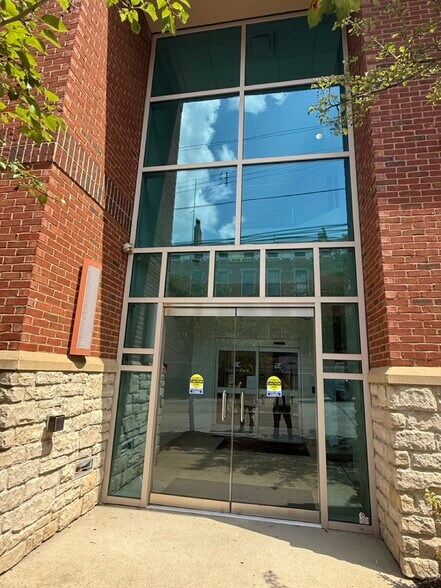 260 E University Ave, Cincinnati, OH à vendre - Photo du bâtiment - Image 3 de 35