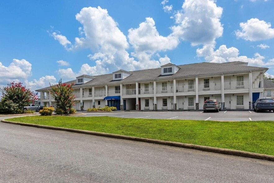 164 Jameson Inn Dr, Forest City, NC for sale - Building Photo - Image 2 of 35