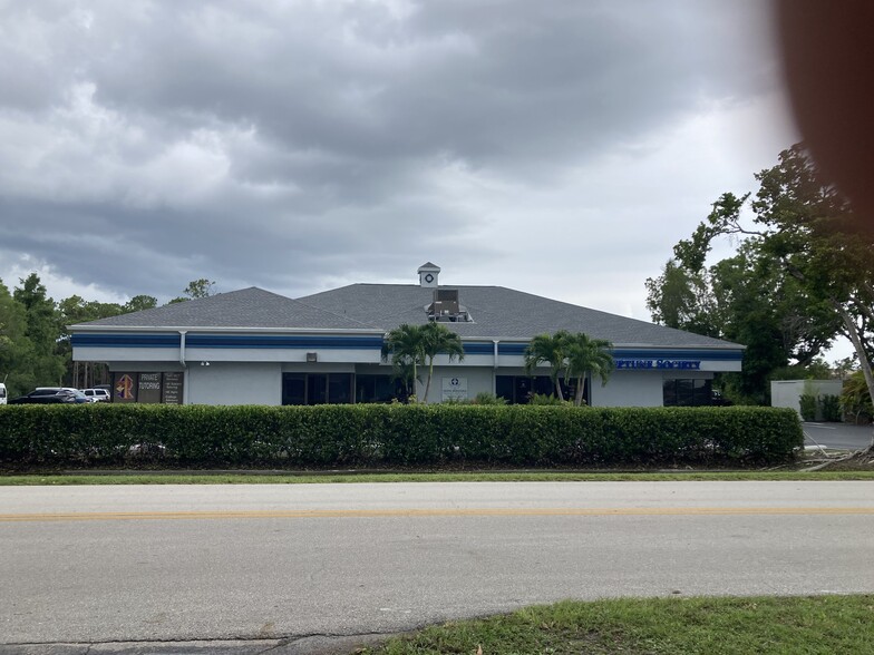 6360 Presidential Ct, Fort Myers, FL for lease - Building Photo - Image 3 of 16