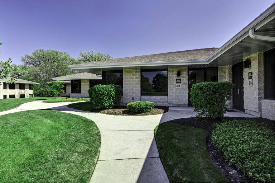 300-490 Quail Ridge Dr, Westmont, IL à louer - Photo du bâtiment - Image 2 de 10