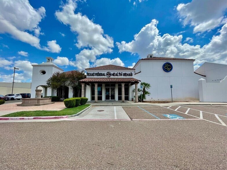8607 McPherson Rd, Laredo, TX à louer - Photo du bâtiment - Image 1 de 28