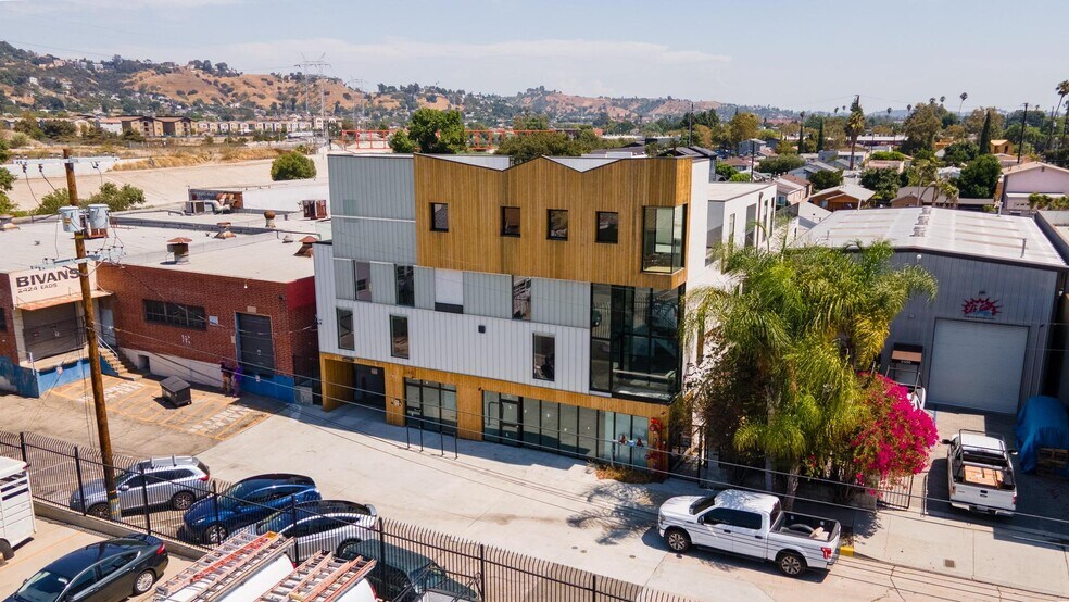 2410-2412 Eads St, Los Angeles, CA à louer - Photo du bâtiment - Image 2 de 6