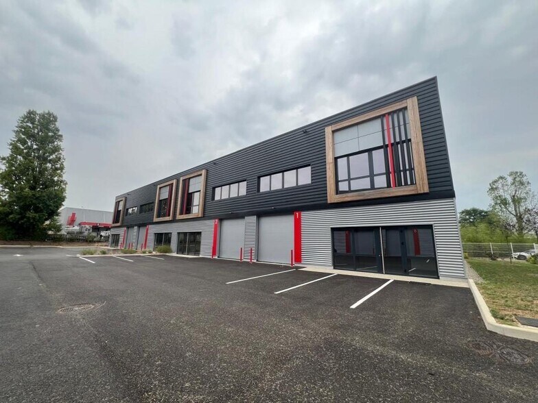 Flex dans Saint-Quentin-Fallavier à louer - Photo du bâtiment - Image 1 de 3