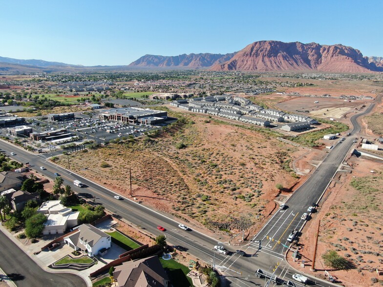 Pioneer Pkwy, Santa Clara, UT à louer - Photo principale - Image 1 de 2