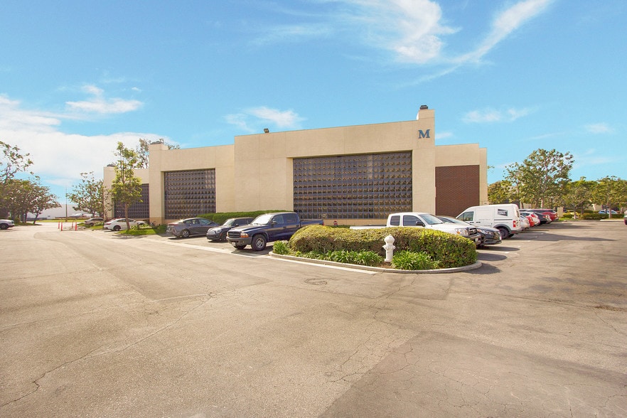 3505 Cadillac Ave, Costa Mesa, CA à louer - Photo du bâtiment - Image 2 de 7