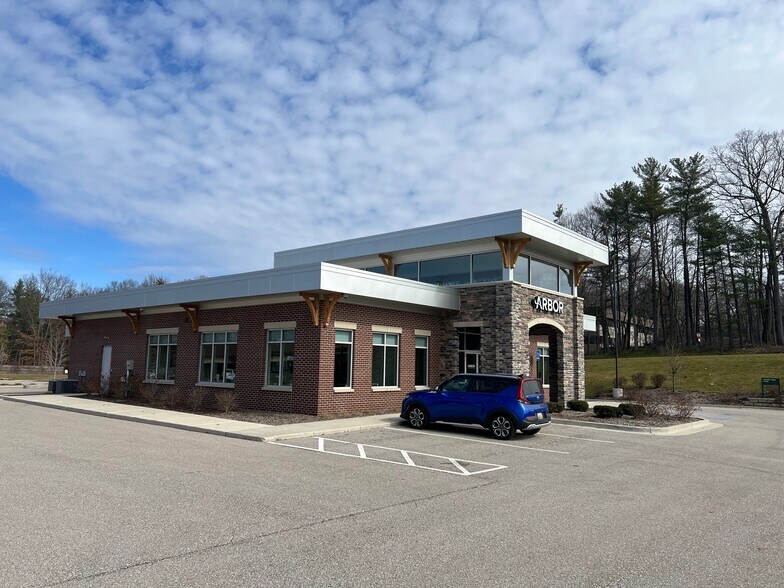 2757-2775 44th St NW, Grand Rapids, MI à louer - Photo du bâtiment - Image 2 de 8