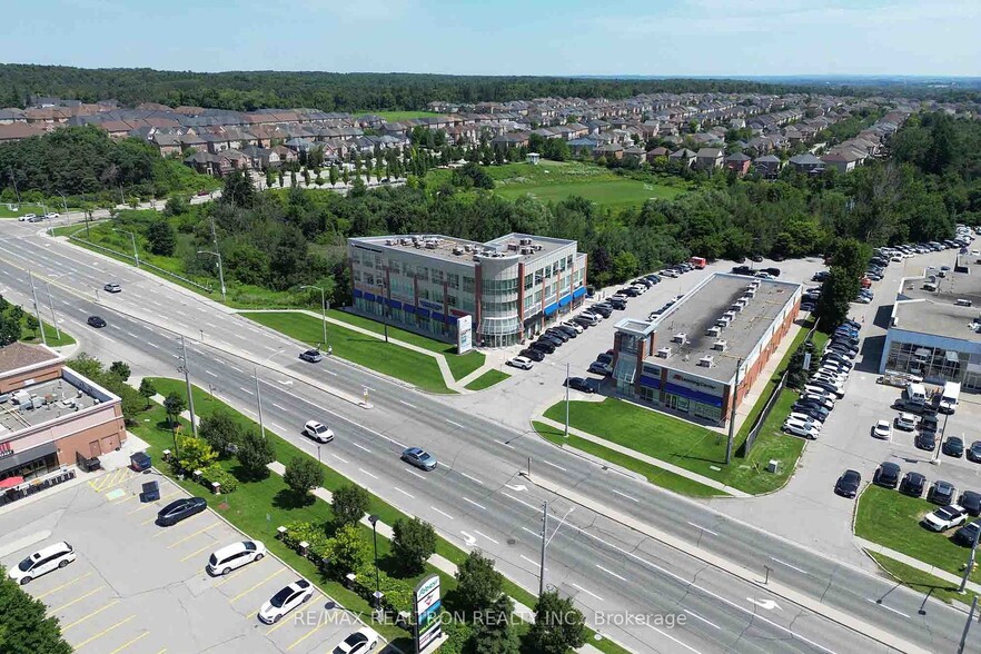 11685 Yonge St, Richmond Hill, ON for sale - Building Photo - Image 2 of 29