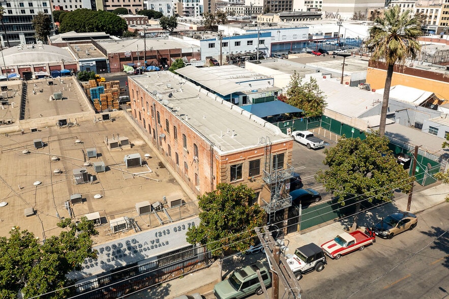 553 Stanford Ave, Los Angeles, CA for sale - Building Photo - Image 3 of 9