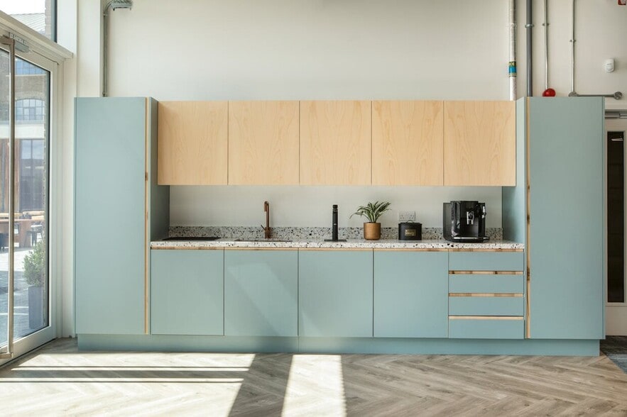 3 Sugar House Ln, London for lease - Interior Photo - Image 3 of 19