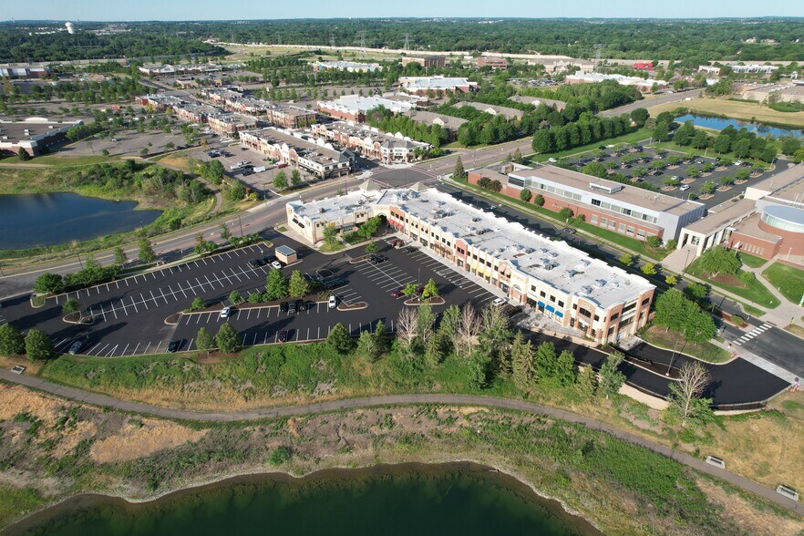 7900-7950 N Main St, Maple Grove, MN à louer - Photo du bâtiment - Image 2 de 4