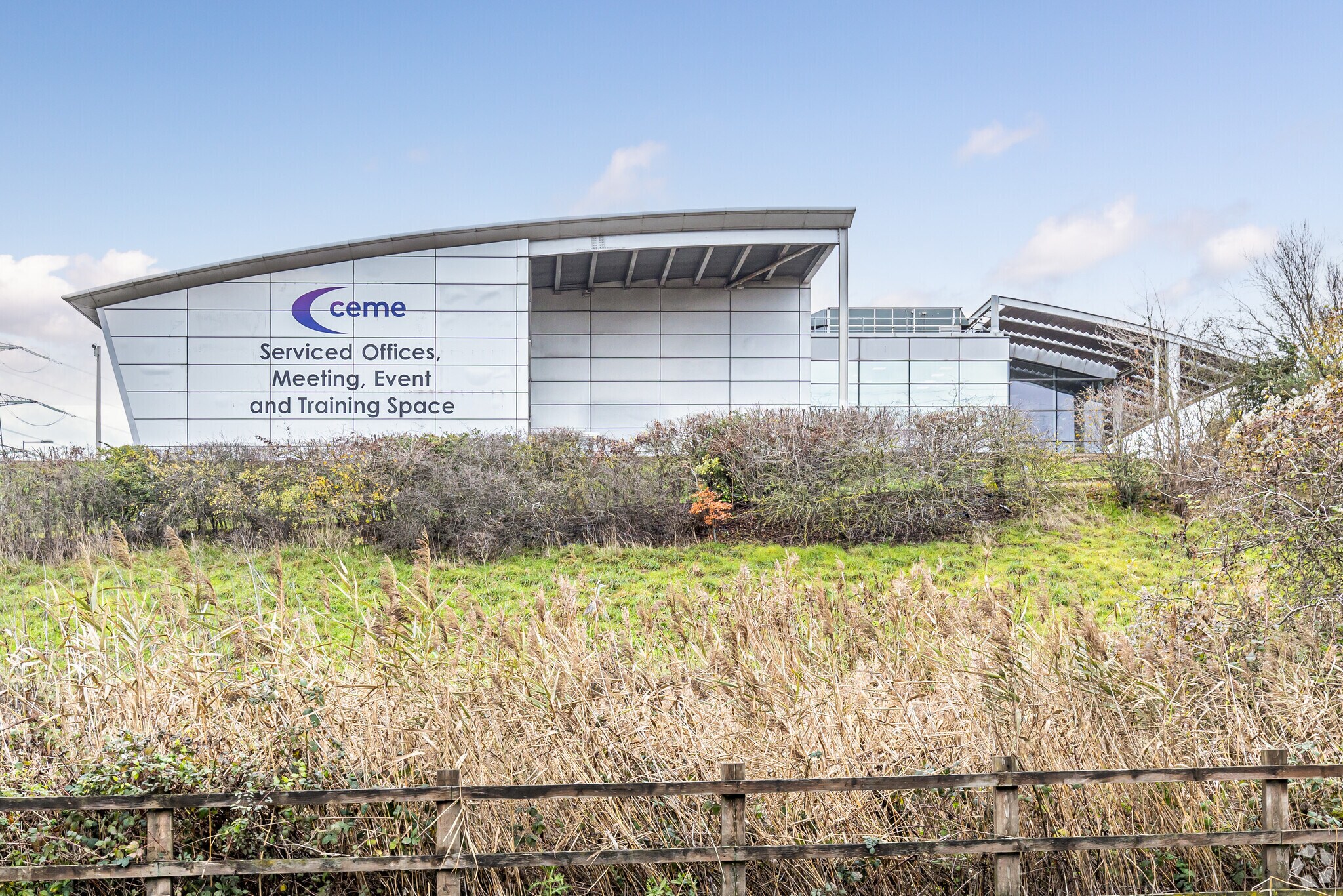 Marsh Way, Rainham à louer Photo principale- Image 1 de 5