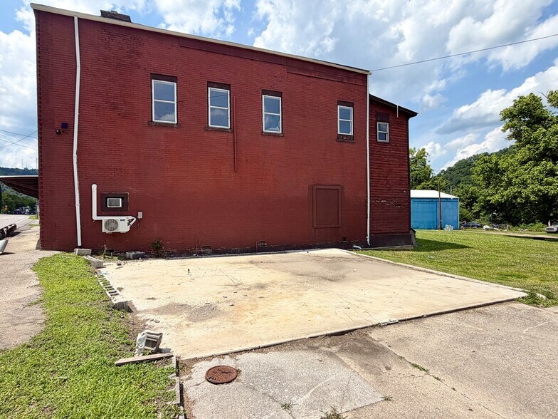 484 Route 302, West Van Lear, KY for sale - Building Photo - Image 3 of 28