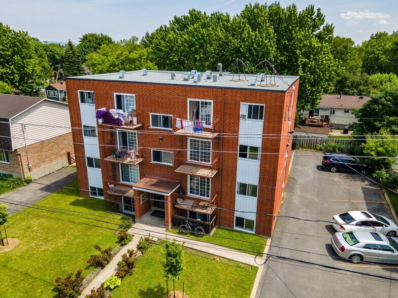 3375 Rue Gélineau, Longueuil, QC à vendre - Photo du bâtiment - Image 2 de 16