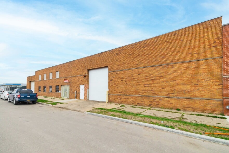 6773 E Davison St, Detroit, MI for sale - Building Photo - Image 2 of 9