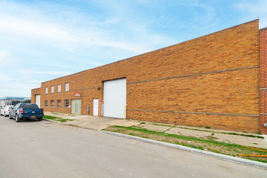 6773 E Davison St, Detroit, MI à vendre - Photo du bâtiment - Image 2 de 9