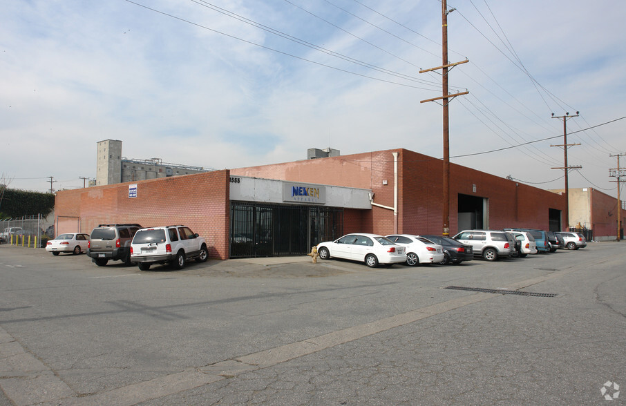 1555 Los Palos St, Los Angeles, CA for lease - Primary Photo - Image 1 of 5