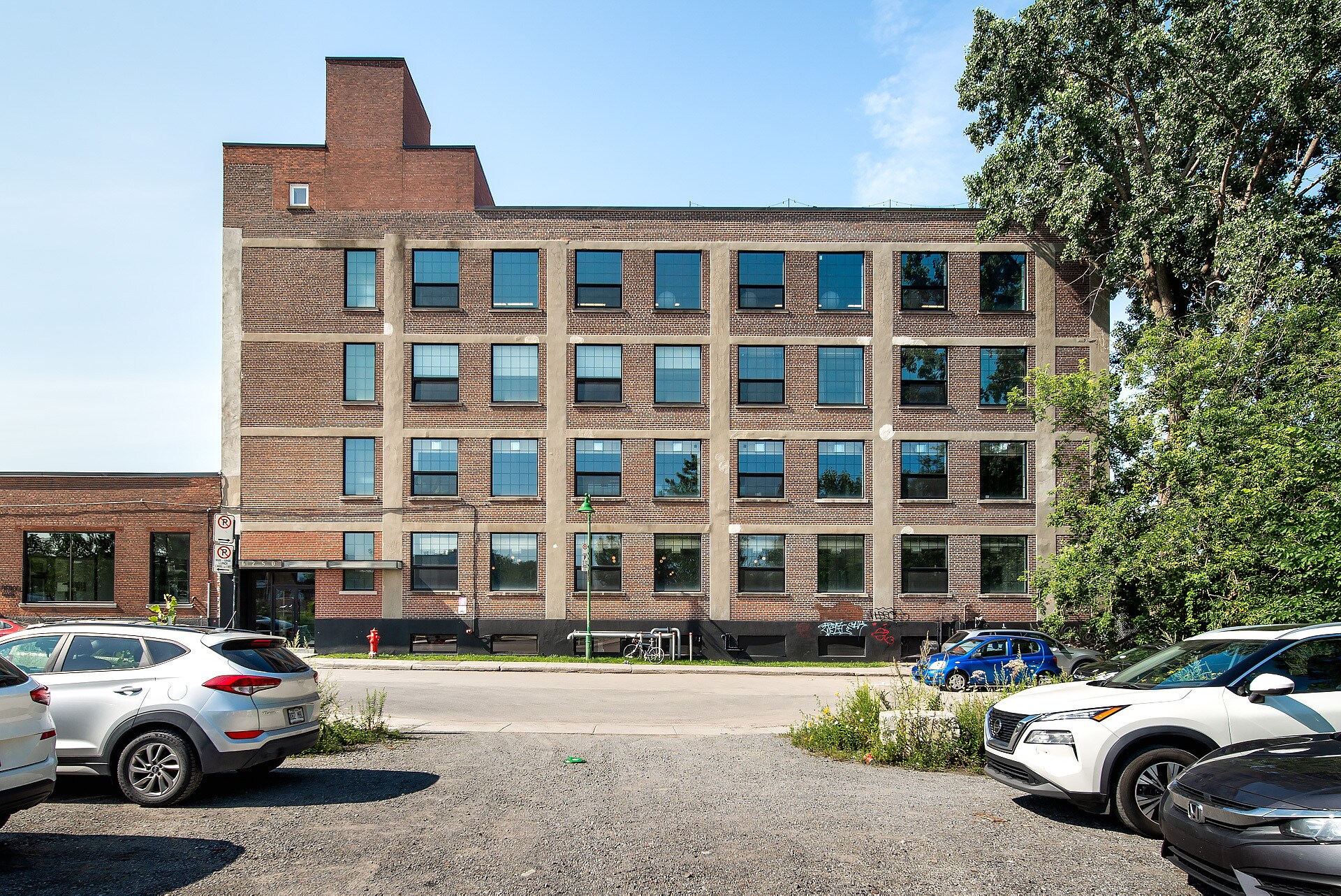6250 Rue Hutchison, Montréal, QC for lease Primary Photo- Image 1 of 10