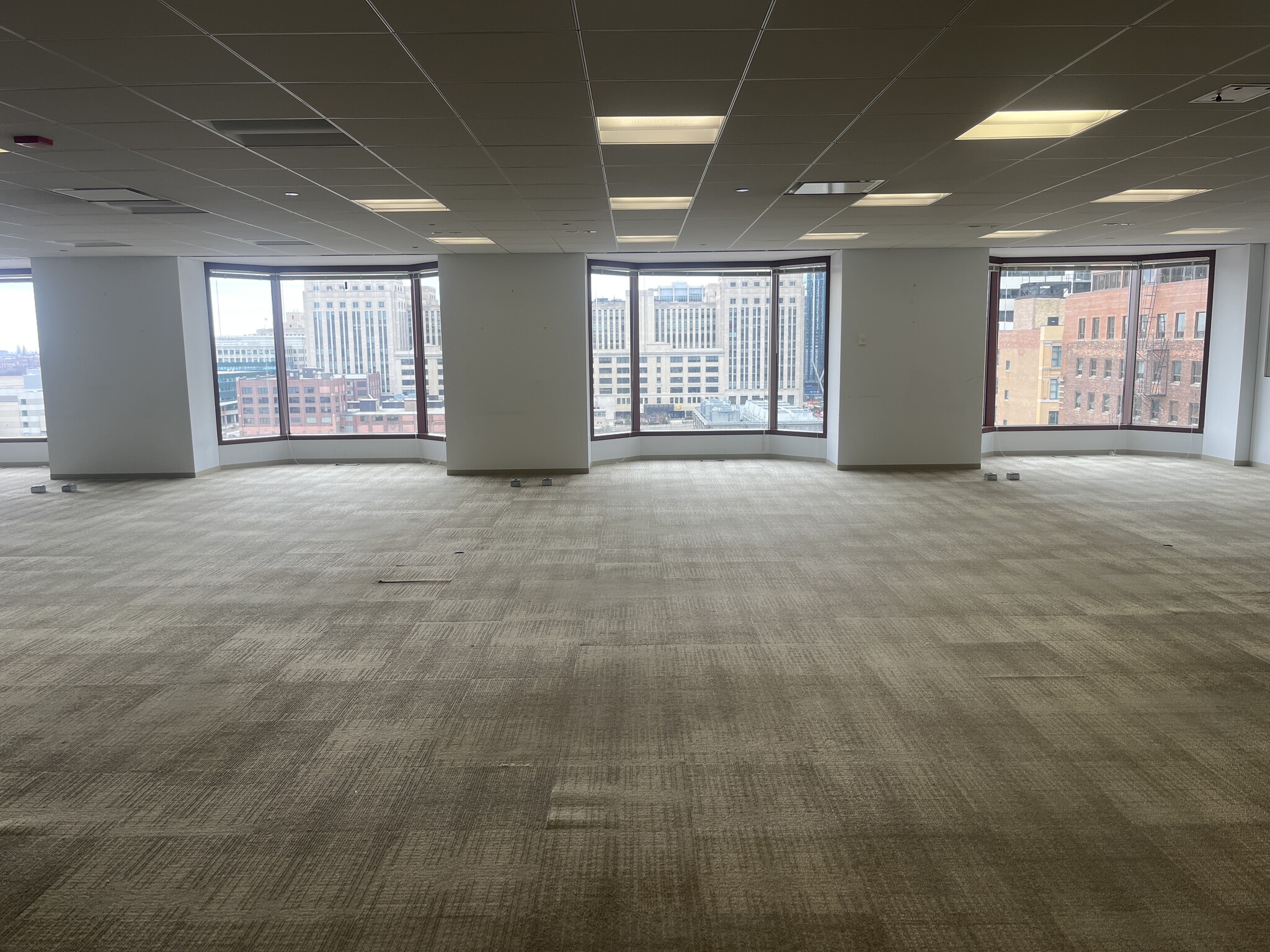 425 S Financial Pl, Chicago, IL for lease Building Photo- Image 1 of 5