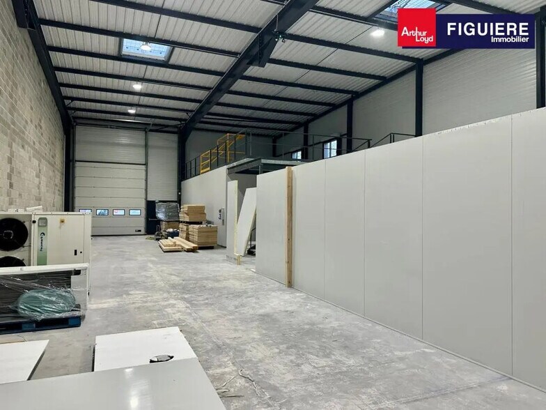 281 Avenue Des Chasseens, Gardanne à louer - Photo du bâtiment - Image 3 de 31