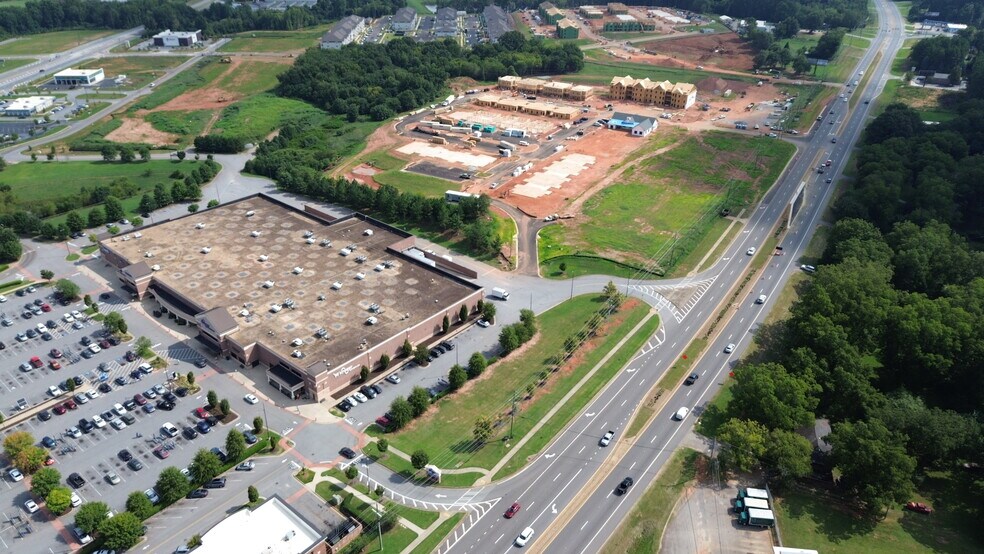 1045 Hull Rd, Athens, GA à louer - Photo du bâtiment - Image 2 de 4