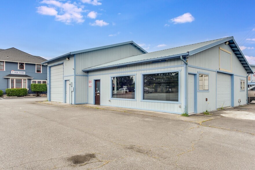 360 S Burlington Blvd, Burlington, WA à louer - Photo du bâtiment - Image 2 de 17