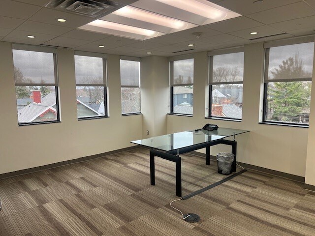 260 E Brown St, Birmingham, MI for lease Interior Photo- Image 1 of 4