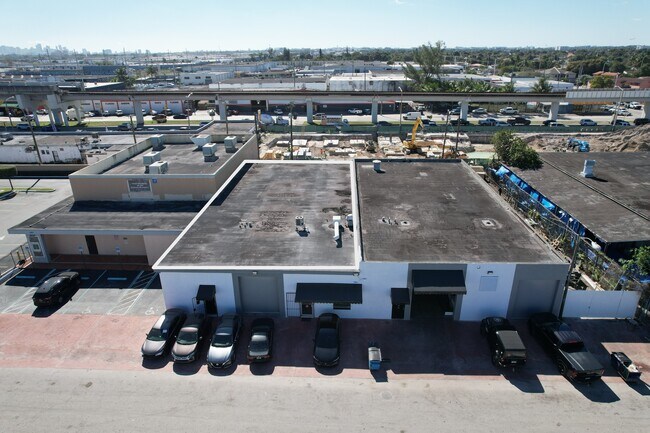 Plus de détails pour 1046-1048 E 26th St, Hialeah, FL - Industriel à louer