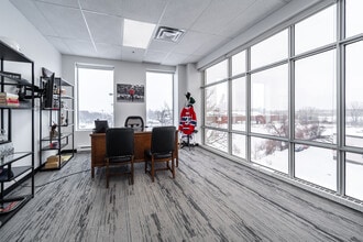 333 Boul Décarie, Montréal, QC for lease Building Photo- Image 2 of 7