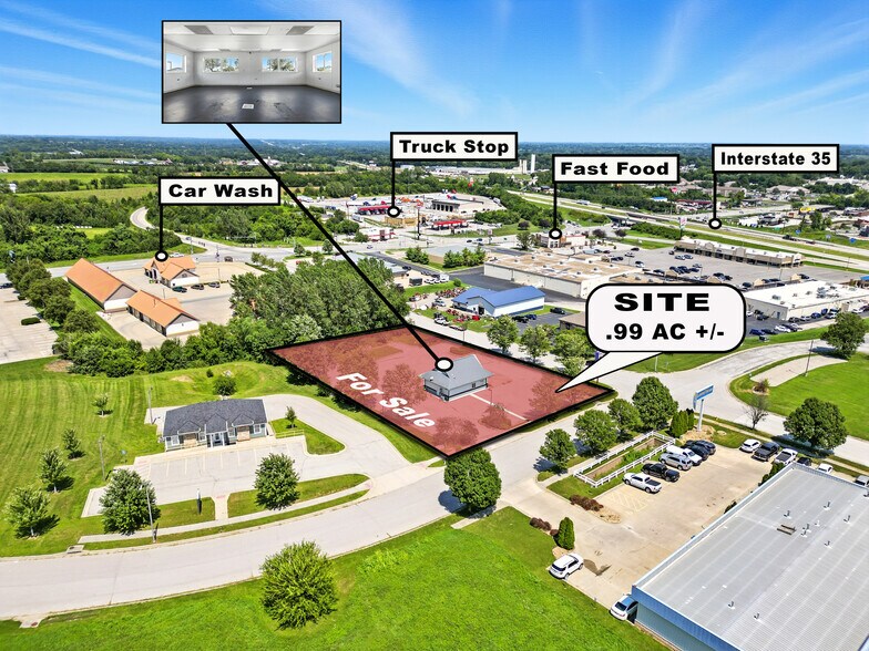 700 N Country Ave, Kearney, MO à vendre - Photo du bâtiment - Image 1 de 14