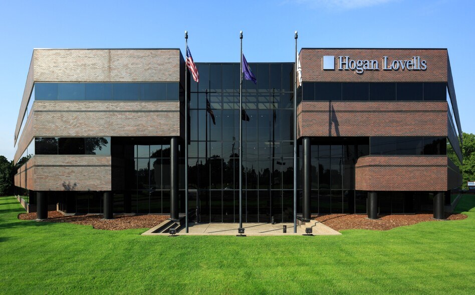 9100 Shelbyville Rd, Louisville, KY à louer - Photo du bâtiment - Image 2 de 24
