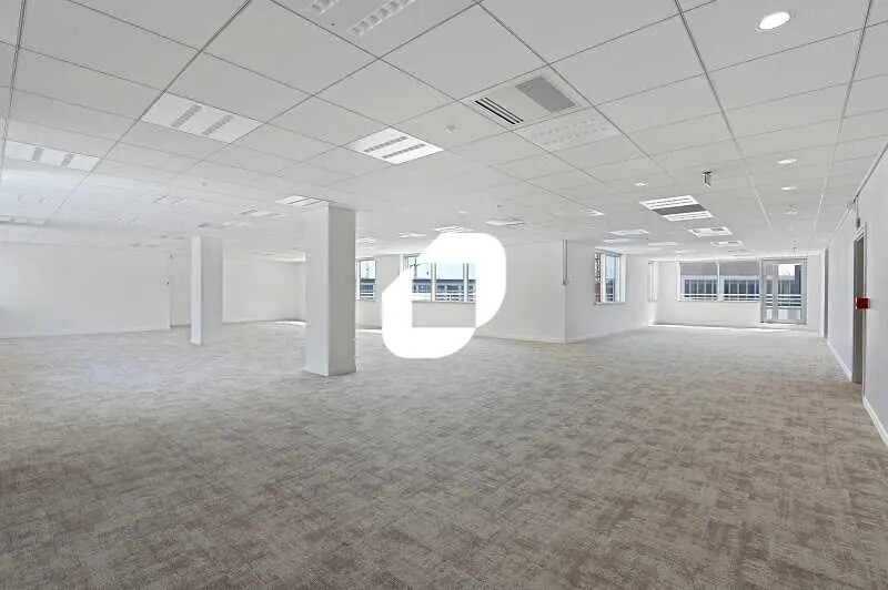 Office in Clichy for lease - Building Photo - Image 3 of 21