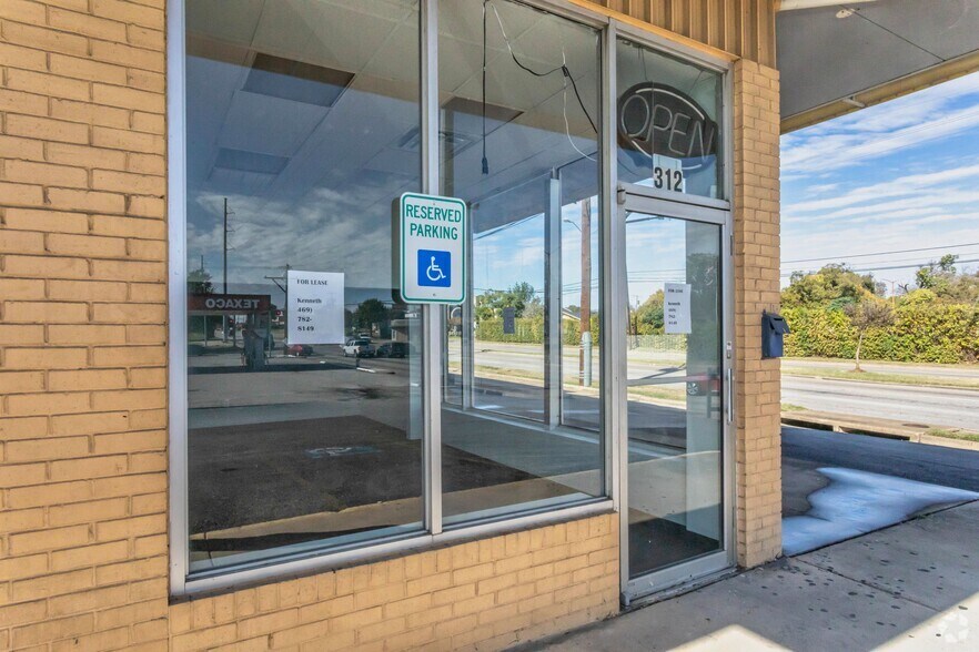 4444 W Illinois Ave, Dallas, TX à louer - Photo du bâtiment - Image 3 de 4