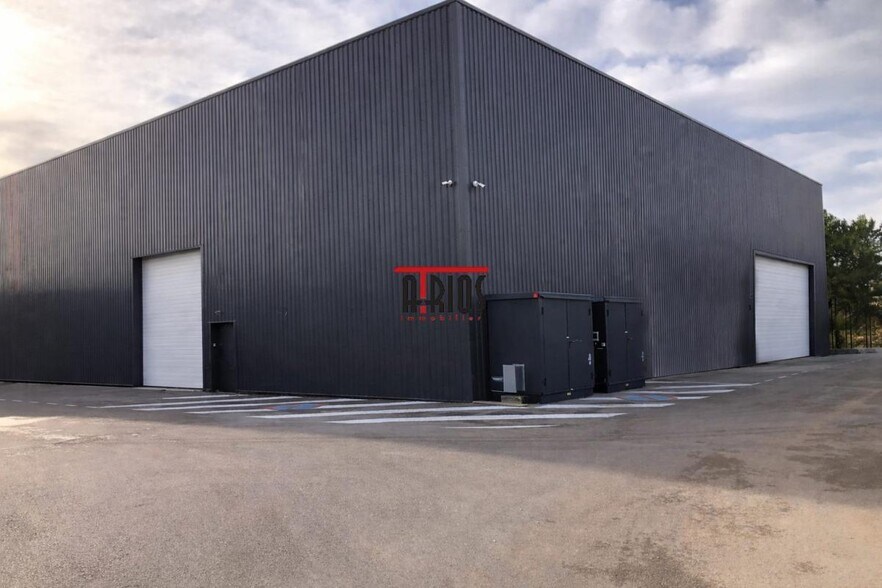 Flex dans Signes à louer - Photo du bâtiment - Image 2 de 8