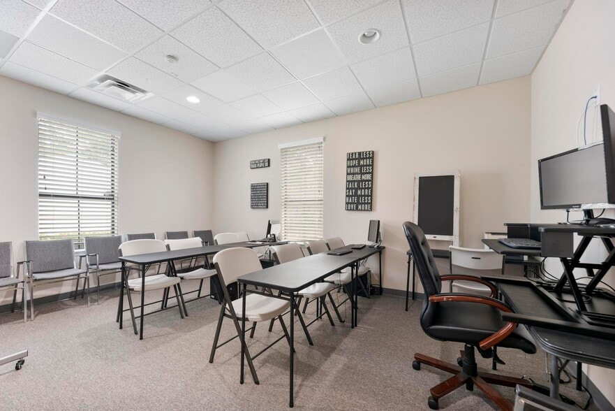 11512 Lake Mead Ave, Jacksonville, FL à vendre - Photo du bâtiment - Image 2 de 35