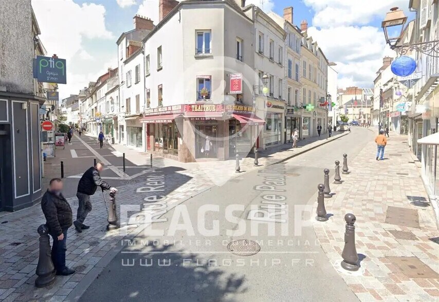 Commerce de détail dans LA ROCHETTE à louer - Photo du bâtiment - Image 2 de 2