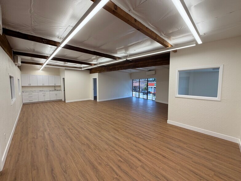 3113 Middlefield Rd, Redwood City, CA à louer - Photo du bâtiment - Image 3 de 10