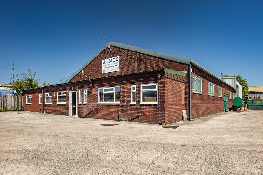 Mossdown Rd, Oldham à louer - Photo principale - Image 1 de 2