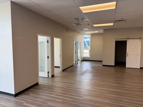 6730 22nd Ave N, Saint Petersburg, FL for lease Building Photo- Image 2 of 19